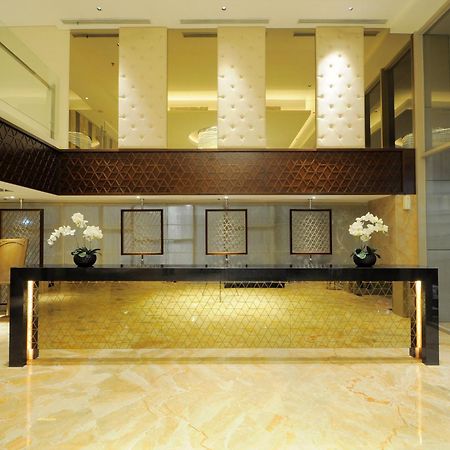 Louis Kienne Hotel Pandanaran Semarang Esterno foto