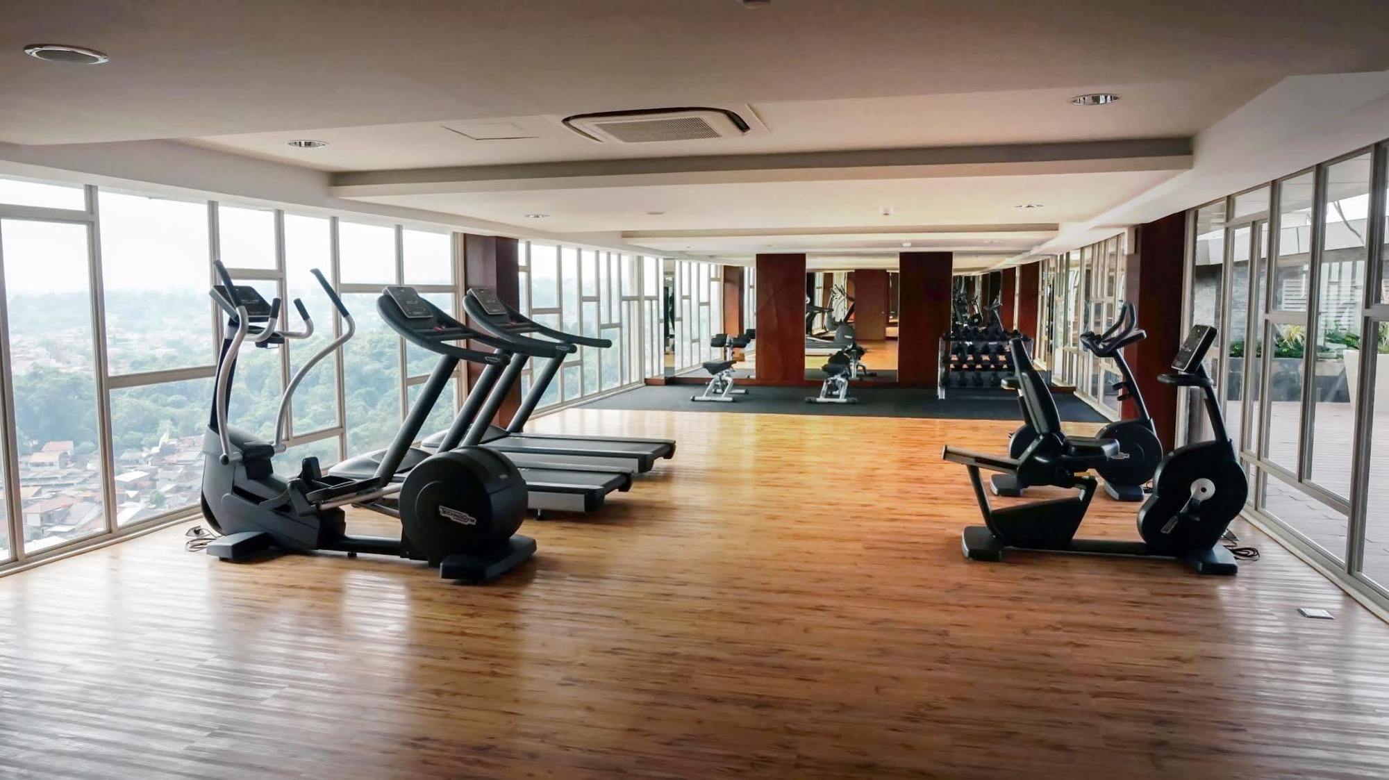 Louis Kienne Hotel Pandanaran Semarang Esterno foto