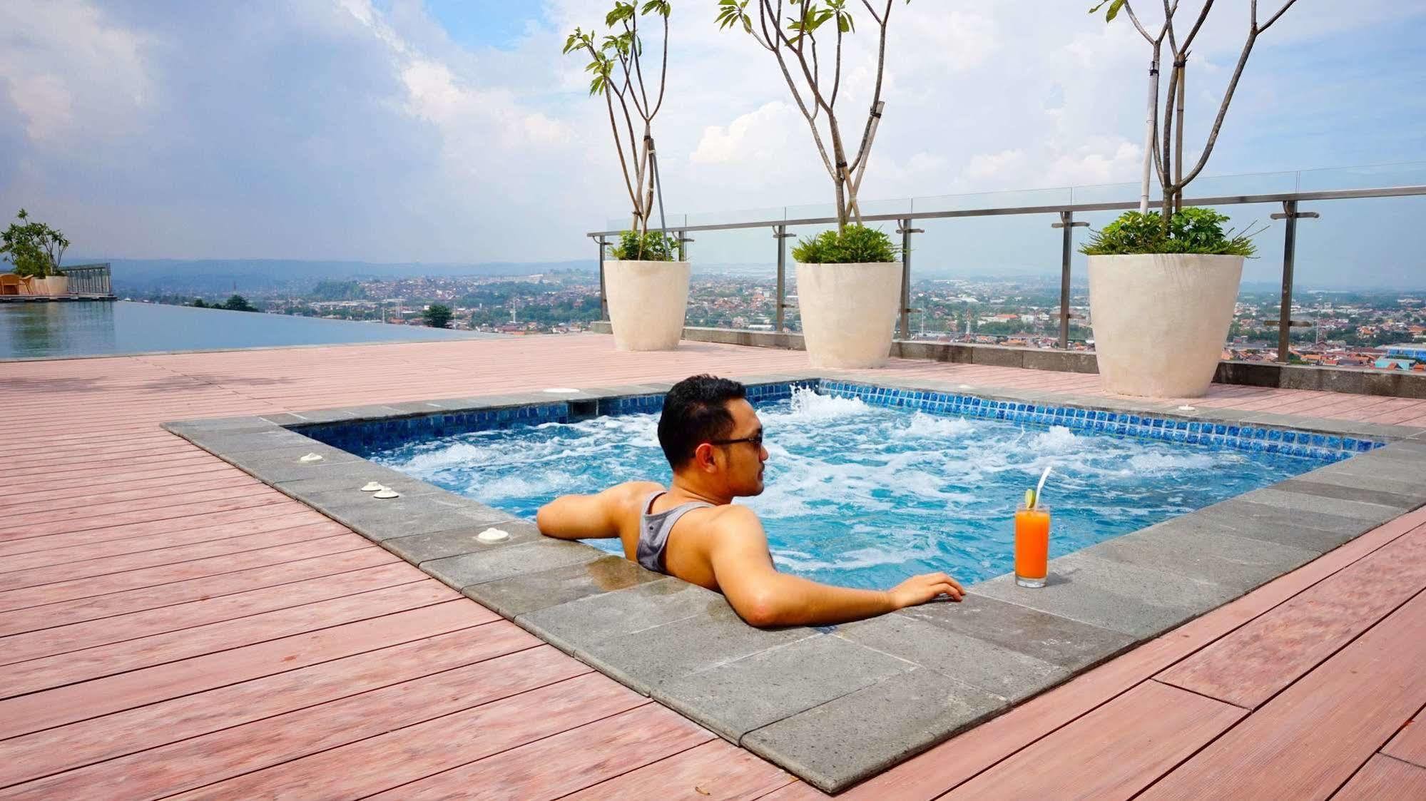 Louis Kienne Hotel Pandanaran Semarang Esterno foto