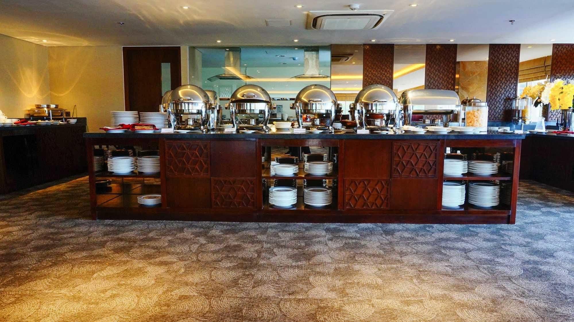 Louis Kienne Hotel Pandanaran Semarang Esterno foto