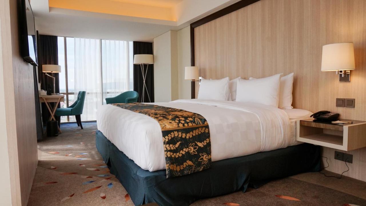 Louis Kienne Hotel Pandanaran Semarang Esterno foto